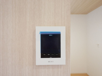 【セキュリティ】 | 甲府市山宮町 新築戸建 全2棟1号棟 三方角地 敷地83坪 | 来訪者が一目瞭然のモニター付きインターフォン