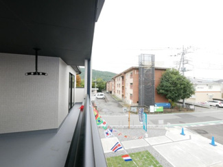 【展望】 | 甲府市山宮町 新築戸建 全2棟1号棟 三方角地 敷地83坪 | バルコニーより東側を望む