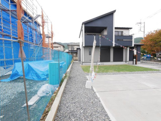 【周辺】 | 甲府市山宮町 新築戸建 全2棟1号棟 三方角地 敷地83坪 | 西側隣地境界