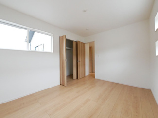 【洋室】 | 甲府市山宮町 新築戸建 全2棟1号棟 三方角地 敷地83坪 | 6.28帖洋室