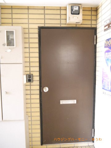 【玄関】 | セビアンメゾン小茂根 | 重厚感ある玄関ドアとなります。