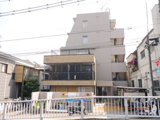 【外観】 | モダンでスタイリッシュな印象を与えるグレーを基調とした外観。