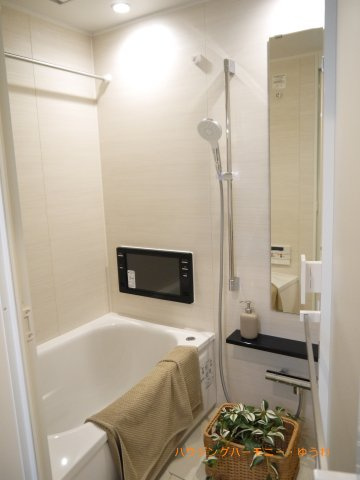 【浴室】 | セビアンメゾン小茂根 | 一日の疲れが癒される優雅な時間を堪能できるゆとりあるバスルームです。