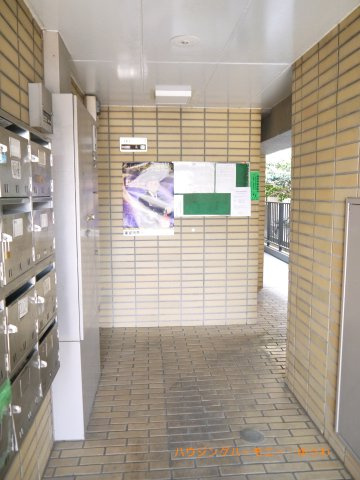 【その他共用部分】 | セビアンメゾン小茂根 | 清潔感と歓迎感があるエントランスホールとなります。