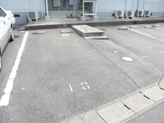クリーンハウス藤丸Aの駐車場