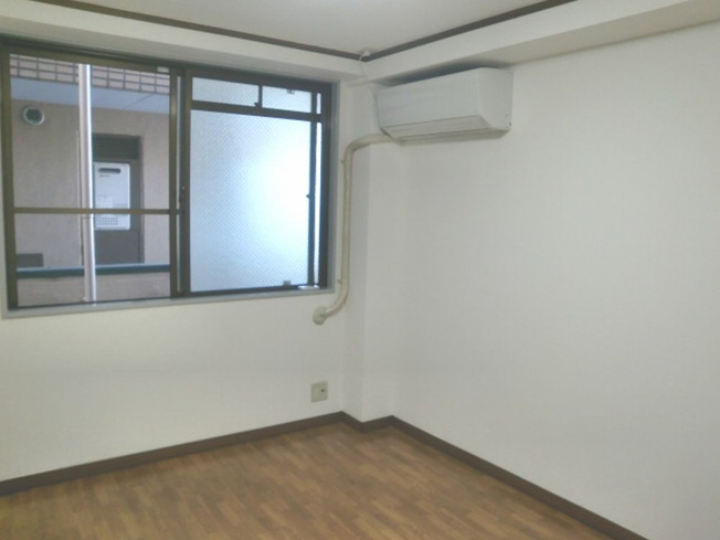 【居間・リビング】 | バレーヌ小竹向原 | エアコン完備で快適に過ごせる洋室です