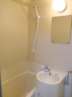 【浴室】 | バレーヌ小竹向原 | コンパクトな３点ユニットバスルーム