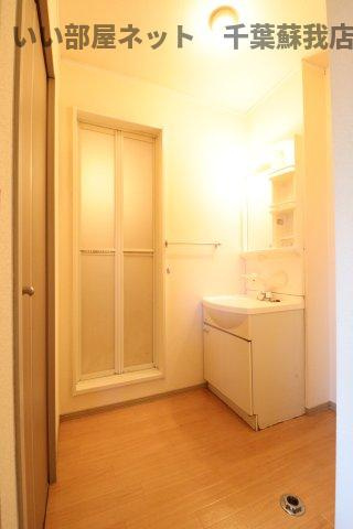 グリーンパーク白旗　Ａの洗面所|明るい洗面所です