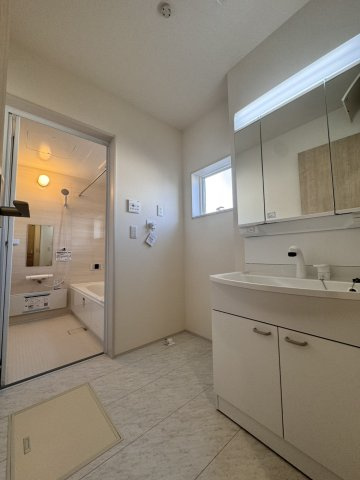 勿来町関田西　全２棟　１号棟の洗面所