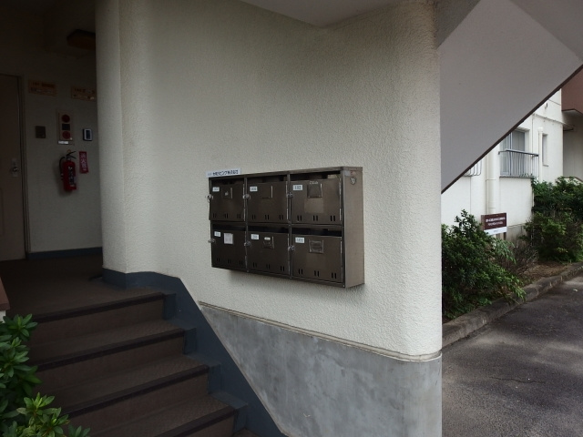 神領マンションのエントランス