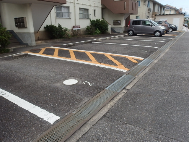 神領マンションの駐車場