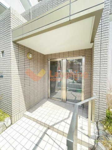 エクセレント東町のエントランス|毎日通るエントランスはこのようになっています