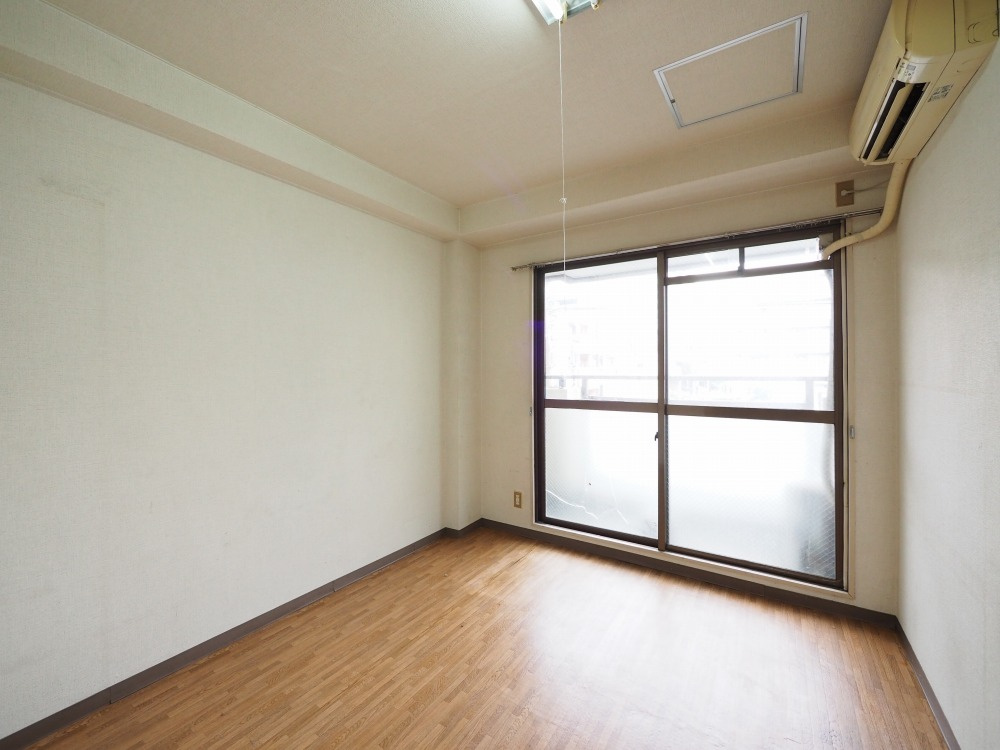 ロイヤル大今里の居間・リビング