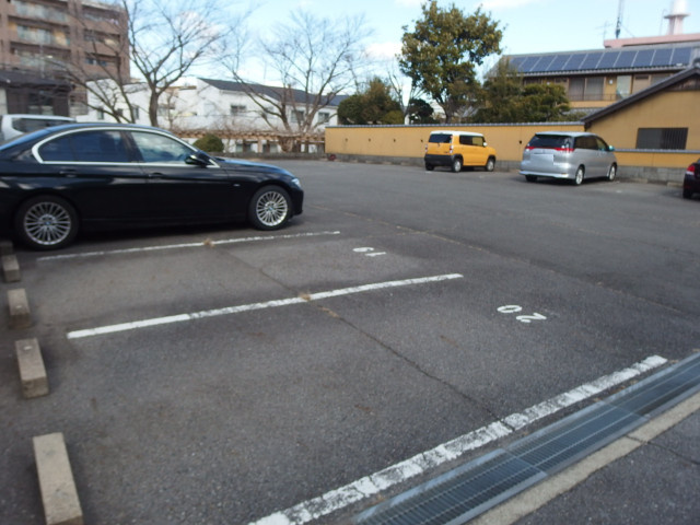 ロイヤルマンション緑丘Ⅱの駐車場