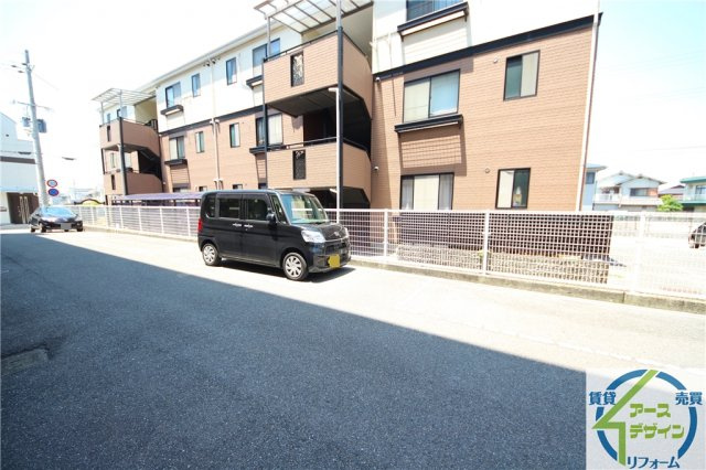 グランデージ明西の駐車場