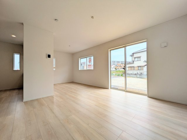 明石市大久保町谷八木新築戸建８号棟の居間・リビング