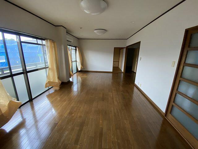 ジョイフルMTの居間・リビング