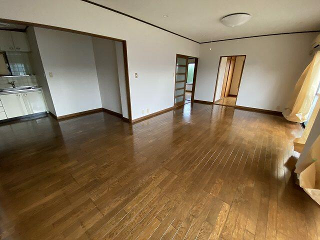 ジョイフルMTの居間・リビング