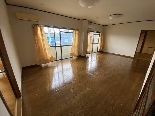 ジョイフルMTの居間・リビング