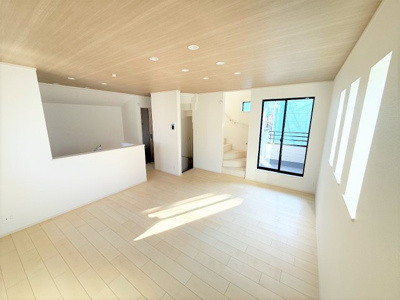 【外観】 | 【諸費用２５０万円ＯＦＦ！！】■喜多見駅１０分■住宅性能評価７項目で最高評価 | 【お得な諸費用サービスキャンペーン中！！】
■詳細は「物件概要」の「諸費用」欄をご確認下さい！
■喜多見駅１０分
■住宅性能評価７項目で最高評価
■ＺＥＨ水準住宅
■省エネ性能ラベル
■３０年保証