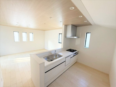 【外観】 | 【諸費用２５０万円ＯＦＦ！！】■喜多見駅１０分■住宅性能評価７項目で最高評価 | 【お得な諸費用サービスキャンペーン中！！】
■詳細は「物件概要」の「諸費用」欄をご確認下さい！
■喜多見駅１０分
■住宅性能評価７項目で最高評価
■ＺＥＨ水準住宅
■省エネ性能ラベル
■３０年保証