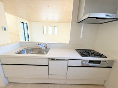 【外観】 | 【諸費用２５０万円ＯＦＦ！！】■喜多見駅１０分■住宅性能評価７項目で最高評価 | 【諸費用２５０万円ＯＦＦです！！】
■喜多見駅１０分
■住宅性能評価７項目で最高評価
■ＺＥＨ水準住宅
■省エネ性能ラベル
■３０年保証