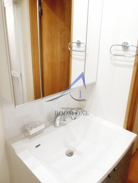 Sakura Residenceの洗面所|独立洗面台です。