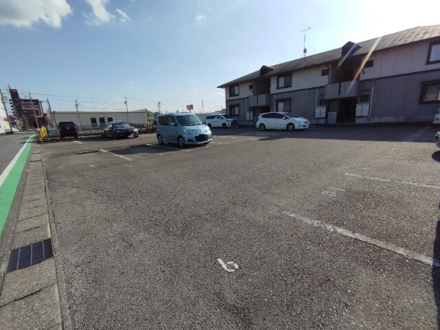 ハイカムールはなべＡ棟の駐車場