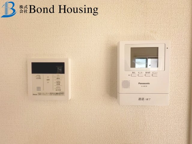 「お車3～4台駐車可」「小学校徒歩13分」　玉津町今津　築3年の防犯設備