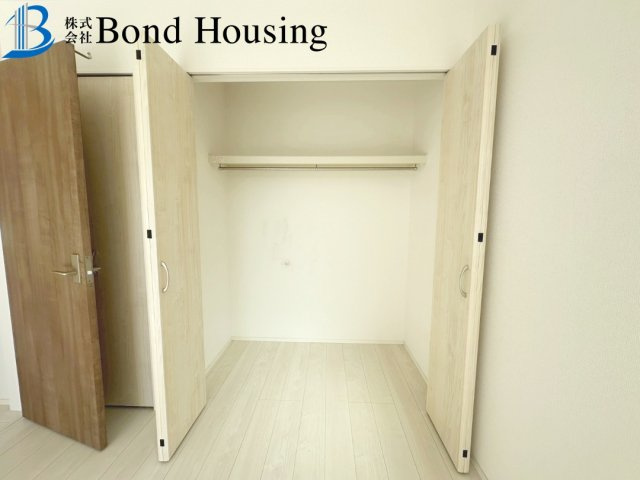 「お車3～4台駐車可」「小学校徒歩13分」　玉津町今津　築3年の収納