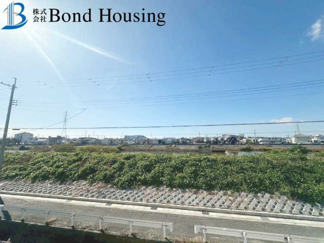 「お車3～4台駐車可」「小学校徒歩13分」　玉津町今津　築3年の展望