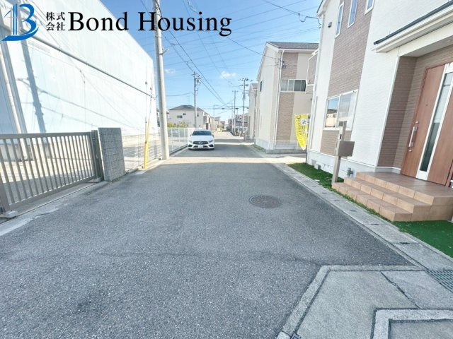 「お車3～4台駐車可」「小学校徒歩13分」　玉津町今津　築3年の外観