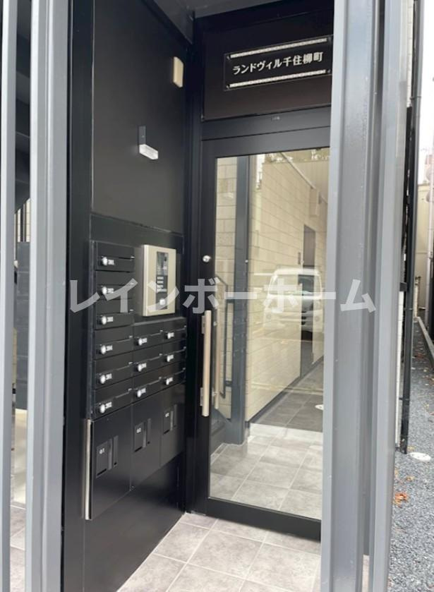 ランドヴィル千住柳町のエントランス