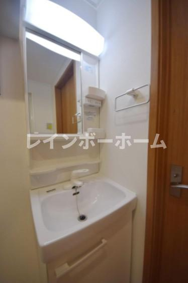 ランドヴィル千住柳町の独立洗面台