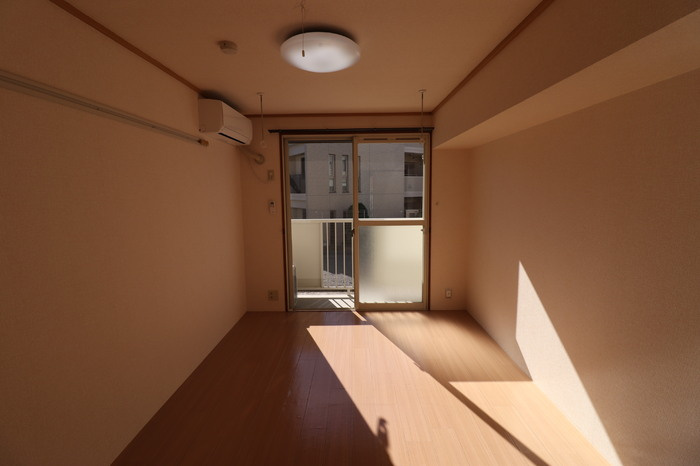 ドミトリー中浦和の居間・リビング