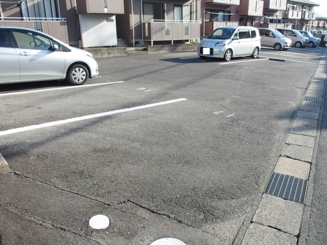 セジュール兵藤の駐車場