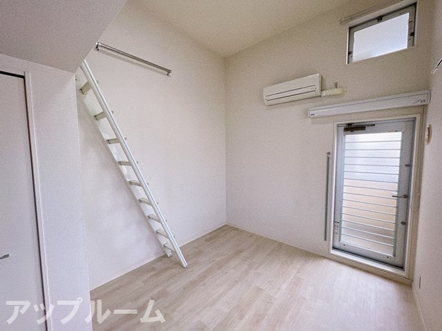 ピノ・ノワール新守山の居間・リビング