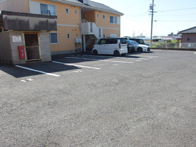 アートヒルズ八田Ｃの駐車場
