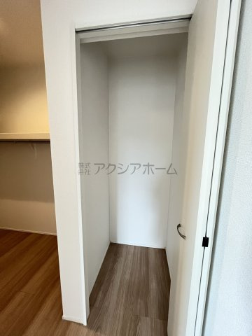 入間市大字下藤沢・全2棟　新築一戸建　2号棟の寝室|2F洋室7.0帖の収納