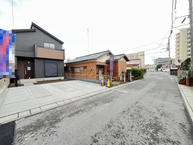 入間市大字下藤沢・全2棟　新築一戸建　2号棟の前面道路含む現地写真