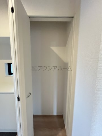 入間市大字下藤沢・全2棟　新築一戸建　2号棟の玄関|収納