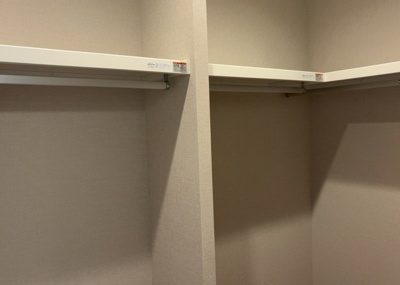 【収納】 | サンビュー南町 | デザイン性を重視しすぎて収納が少なかった！なんてことにならないため、事前に現地で収納の数を確認しておくことをお勧めします。クローゼット以外にも床下収納や屋根裏収納、パントリーなどもチェックしましょう。