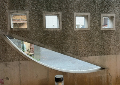 【展望】 | サンビュー南町 | 眺望の良さを楽しめるダイニングキッチンで家族団らんの時間を過ごしてはいかがでしょうか。バルコニーから見える景色を家族で眺める時間は、時間が経つのを忘れてしまいそうですね。是非、現地を見に行きましょう！