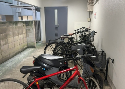 【駐車場】 | サンビュー南町 | 駐車場と明記されていても、最小スペースでつくられた駐車場だと大型車は駐車できなかったり、出入りしにくくなったりする可能性があります。お車のサイズと購入したい物件の駐車場のサイズを現地で確認しましょう。