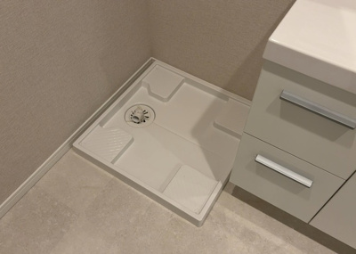 【ランドリースペース】 | サンビュー南町 | ランドリースペースも気になります。洗濯機置場があり「洗う、干す、取り込む、アイロンがけ、たたむ」など、洗濯に関する家事をするための空間です。広さや収納など付帯設備も含めて、詳細は現地でご確認ください。