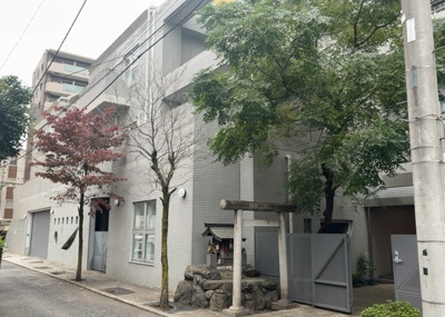 【構造・工法・仕様】 | サンビュー南町 | ＲＣ造、Reinforced Concreteは直訳すると補強されたコンクリートです。主に柱や梁・床・壁が鉄筋とコンクリートで構成おり、鉄筋を組んだ型枠にコンクリートを流し込んで固めたものを指します。