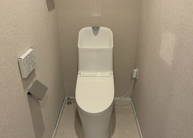 【トイレ】 | サンビュー南町 | トイレは大きさや形、機能、抗菌性などが異なる多種多彩なタイプが各メーカーから出ています。それぞれに良さがあるため、事前にどういったタイプのトイレがいいのかをご家庭内で決めて、内見に行くといいでしょう。