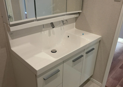 【独立洗面台】 | サンビュー南町 | 洗面化粧台では顔を洗ったり、身だしなみを整えることが本来の使い方ですが、用途によっては洗面化粧台に求められる機能が違ってくるため、ご自身や家族のライフスタイルに合ったものを選ぶことをおすすめ致します。