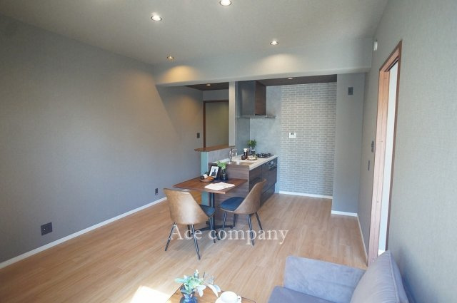 【居間・リビング】 | メロディーハイム清水谷 | 【LDK：約11.2帖】室内全面リフォーム済みです☆