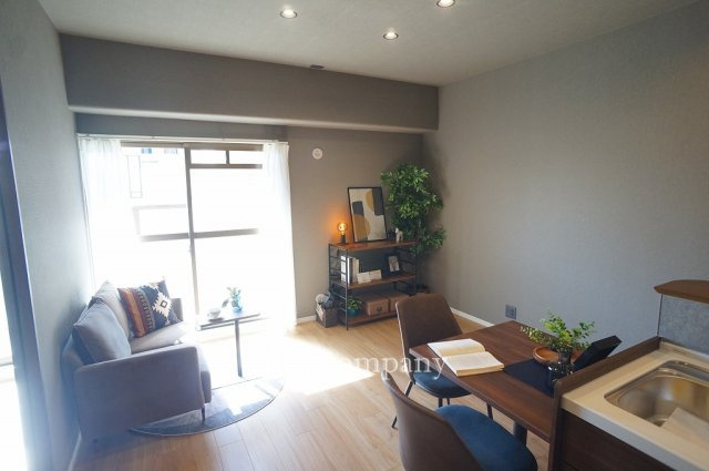 【居間・リビング】 | メロディーハイム清水谷 | 【LDK：約11.2帖】南向きの明るいリビングです☆